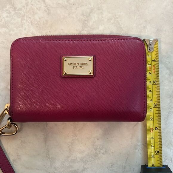 Michael Kors zip around wallet - Picture 6 of 7